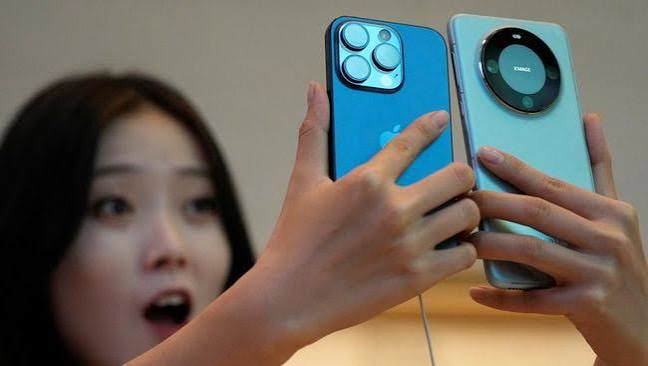 Beli iPhone Terbaru di Luar Negeri? Cek Dulu Hitungan Bea Cukainya