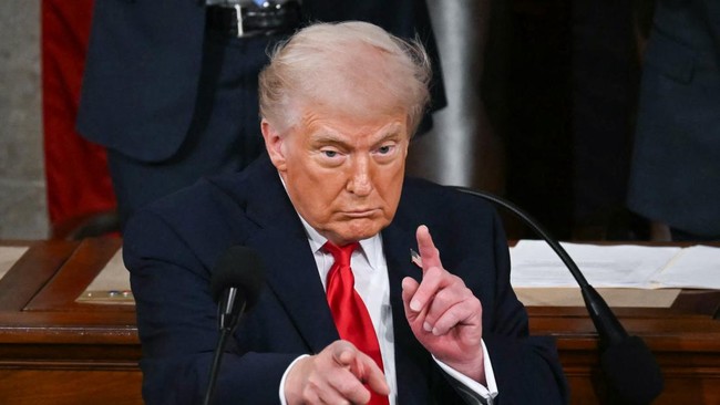 Trump Bangsat Bercanda soal Nama Mohammad saat Singgung Presiden Iran